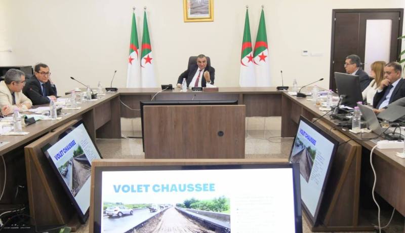 جلاوي يترأس جلسة عمل حول صيانة شبكة الطرق السيارة 