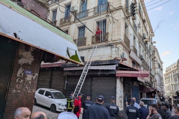 العاصمة.. انهيار كلي لسلالم بناية سكنية بالقصبة
