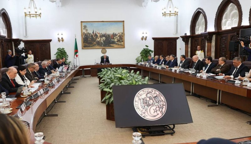الرئيس تبون يشدد على الالتزام بقرارات مجلس الوزراء لتجسيد المشاريع الاستراتيجية وبناء اقتصاد متنوع