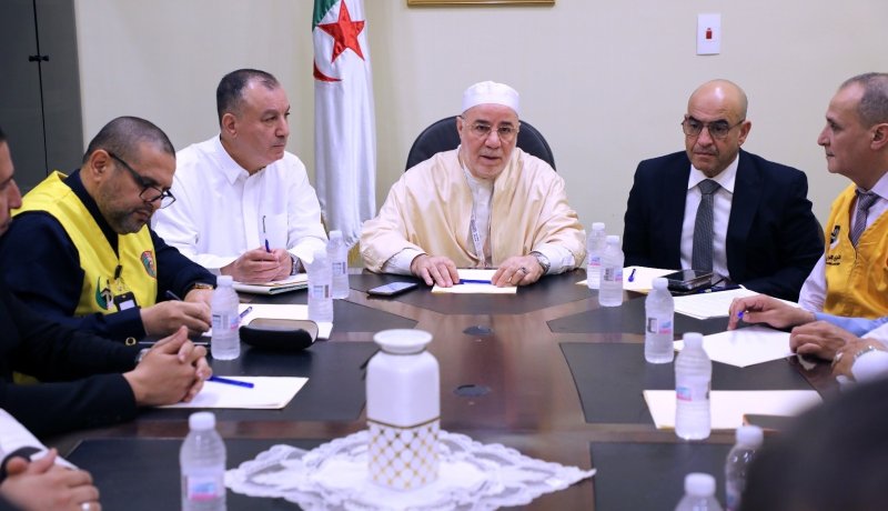 بلمهدي يشرف على اجتماع توجيهي لأعضاء مركز بعثة الحج بجدة