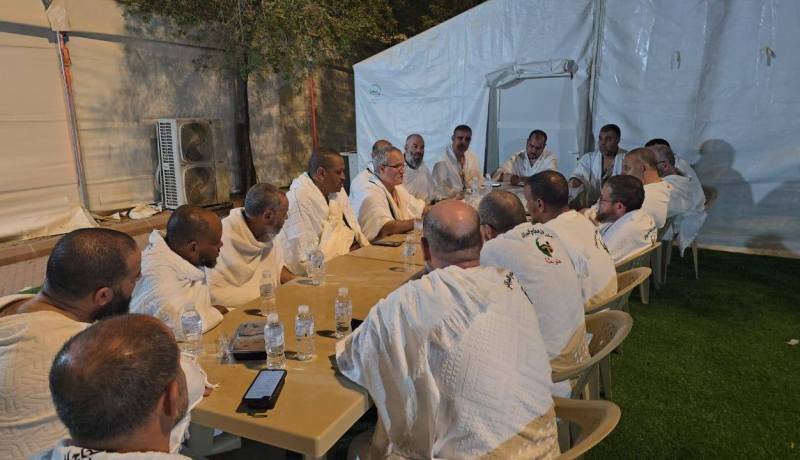 لجنة الفتوى بالبعثة الجزائرية للحج تعقد اجتماعًا تنسيقيًا بـ عرفة
