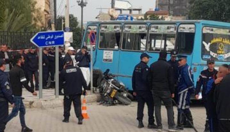 خنشلة.. 7 جرحى في اصطدام تسلسلي بين حافلة و3 سيارات نفعية