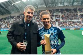قبال يتوج بجائزة “لاعب الموسم” في باريس أف سي