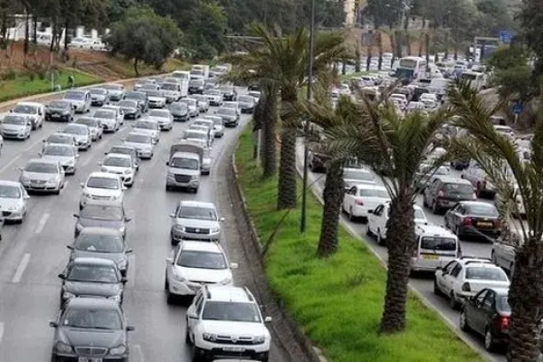 قانون المرور الجديد.. هذه المركبات ممنوعة في الطرق السريعة والسيارة