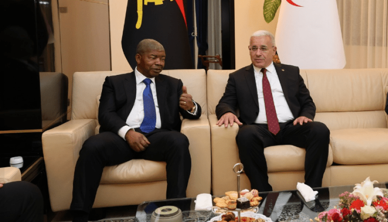 رئيس جمهورية أنغولا يستقبل رئيس المجلس الشعبي الوطني
