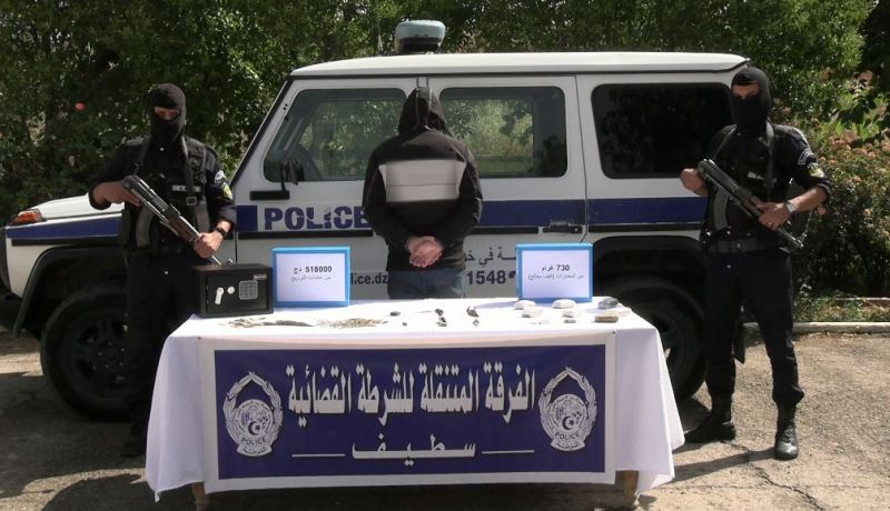 سطيف.. توقيف شخص وضبط قرابة 1 كلغ من الكيف بعين أرنات