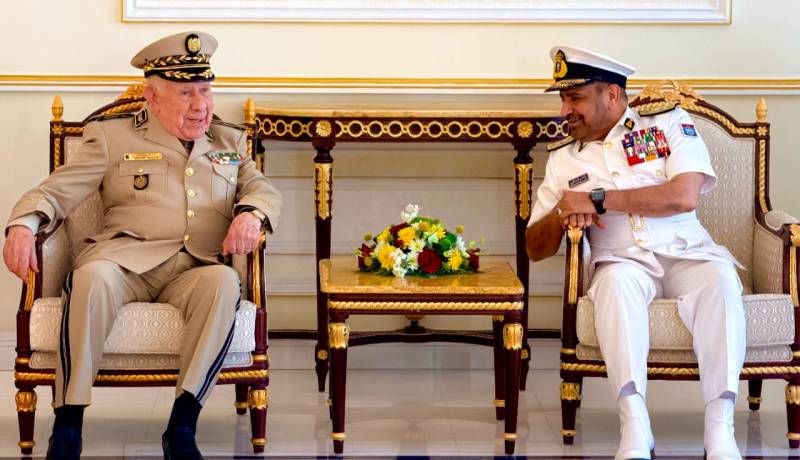 الفريق أول شنقريحة يواصل زيارته إلى سلطنة عمان في يومها الثاني