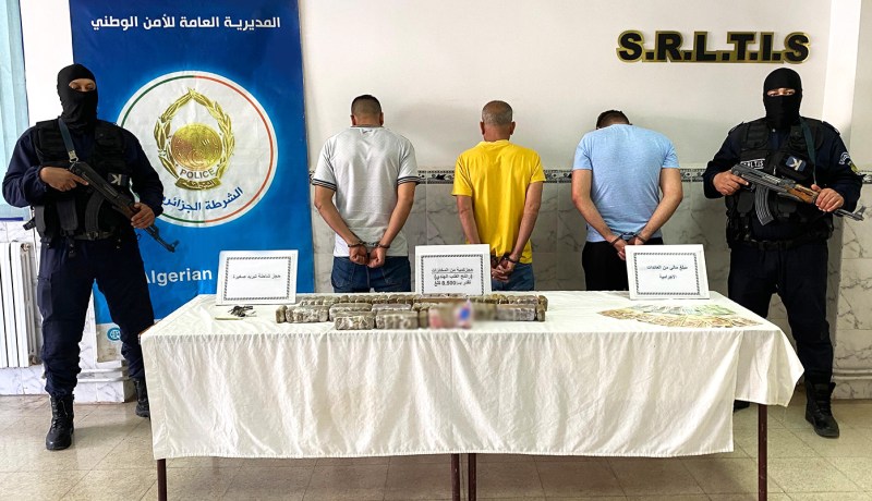توقيف 3 أشخاص وحجز 8 كلغ من “الكيف” بعنابة