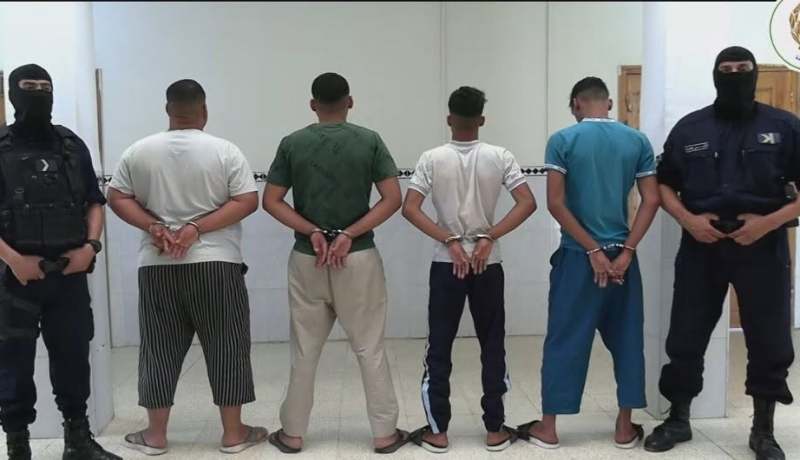 بعد تداول فيديو.. الإطاحة بأربعة أشخاص إعتدوا على شخص وسرقوا أمواله بورقلة