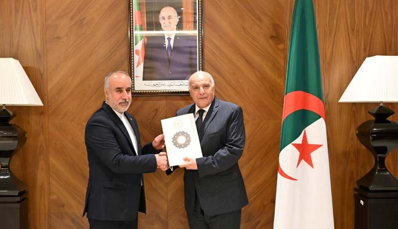 سفير إيران الجديد لدى الجزائر يسلم نسخا من أوراق اعتماده