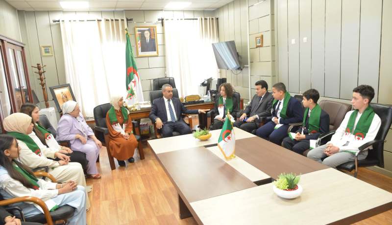 وزير التربية يودّع النجباء المشاركين في رحلة علمية إلى بيلاروسيا