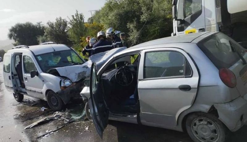 ميلة.. 6 جرحى في اصطدام بين سيارتين 