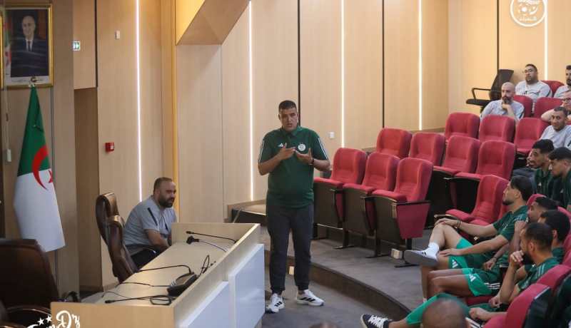 عبيد شارف يطلع لاعبي “الخضر” على قوانين مونديال 2026 الجديدة