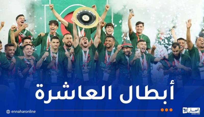 أبطال الجزائر يجوبون شوارع العاصمة عبر حافلة مكشوفة