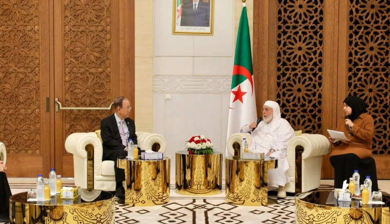 عميد جامع الجزائر وبان كي مون يؤكدان أهمية السلام والحوار وتعزيز التفاهم بين الشعوب