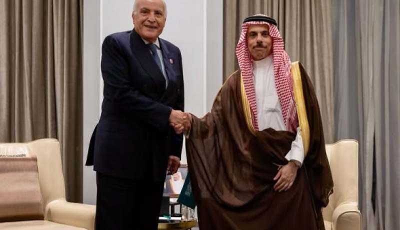 عطاف يجري مباحثات مع نظيره السعودي