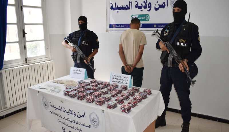 المسيلة.. توقيف مروّج وحجز أكثر من 5500 كبسولة بريغابالين