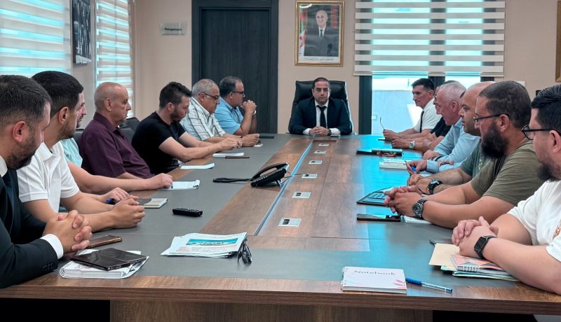 حاج رجم يعقد اجتماعا مع أعضاء مجلس إدارة مولودية الجزائر
