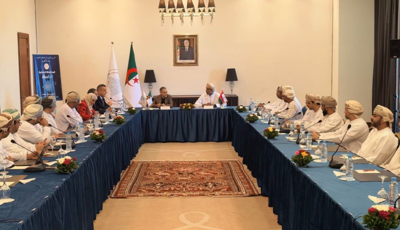وفد عُماني رفيع المستوى يحل بالجزائر لتعزيز التعاون في مجال التحول الرقمي