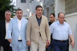 بالصور ..الوزير الأول يتابع تطورات الحالة الصحية لجرحى حادث بومرداس بمستشفى مصطفى باشا