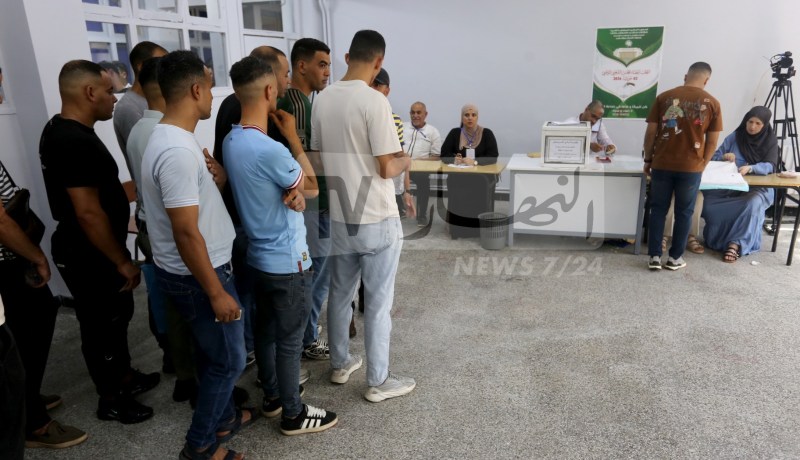 الجزائريون يؤدون واجبهم الإنتخابي في ظروف تنظيمية محكمة