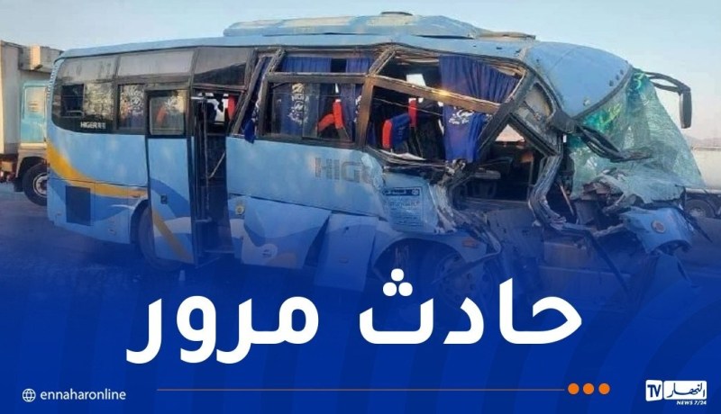 11 جريحا إثر اصطدام بين حافلة وشاحنة بالبويرة