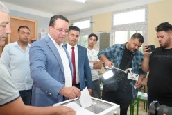 الأمين العام للأرندي يؤدي واجبه الانتخابي