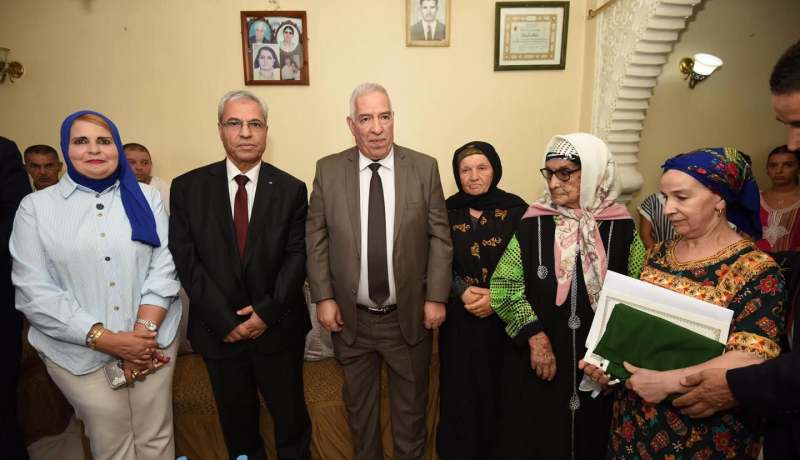 وزير المجاهدين يقدم واجب العزاء لعائلة المجاهد الراحل محند أمزيان صادقي