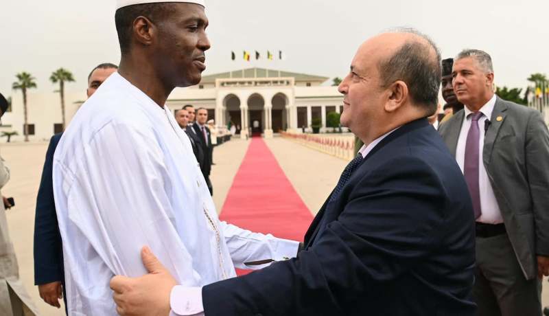 الوزير الأول ورئيس حكومة مالي يغادر الجزائر
