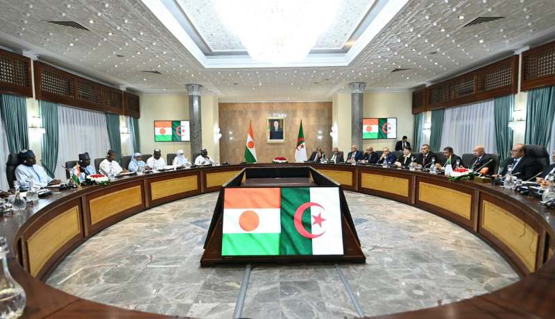 الوزير الأول يجري محادثات ثنائية مع نظيره النيجري