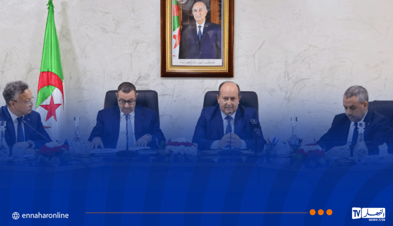 الوزير الأول يترأس إجتماعا تحضيرا للدخول الإجتماعي