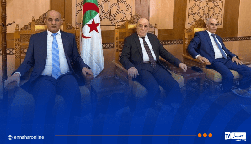 بلمهدي يشارك في تشييع جثمان شيخ الزاوية التجانية محمد العيد التجاني
