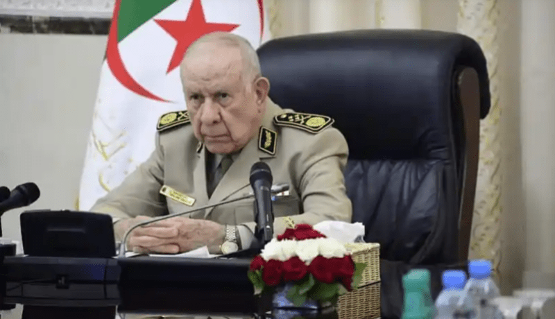 الفريق أوّل شنقريحة يُعزي في وفاة العميد كمال لخضر
