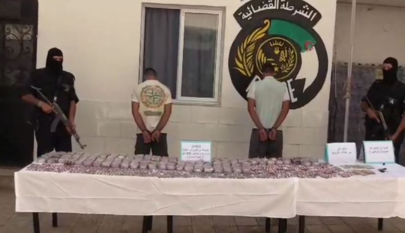 البويرة.. توقيف شخصين وضبط أزيد من 21 ألف كبسولة بريغابالين