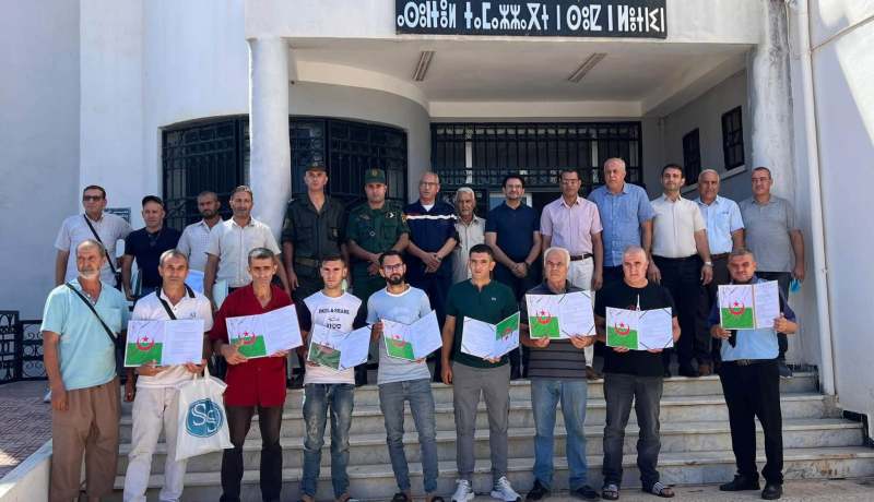 تسليم مقررات الاستفادة من الإعانات المالية لفائدة المتضررين من الحرائق