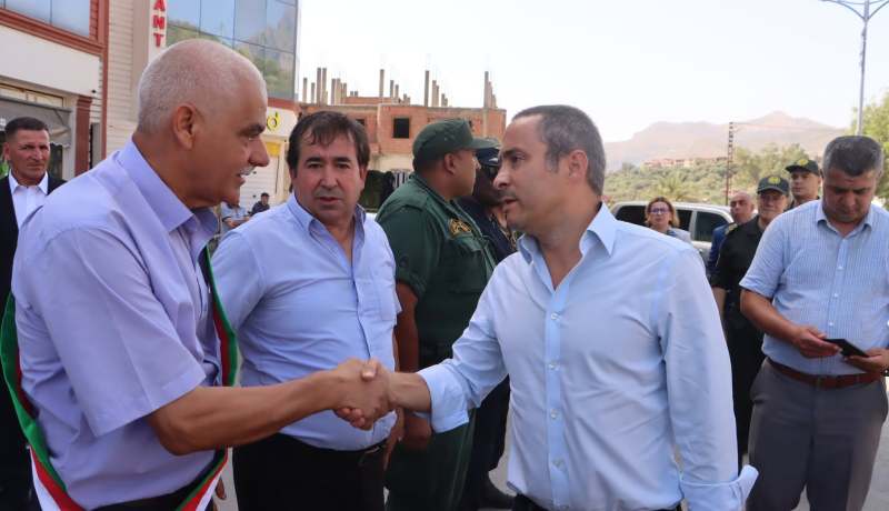 أول خرجة وزارية.. خالدي يقف على أضرار الحرائق بجيجل