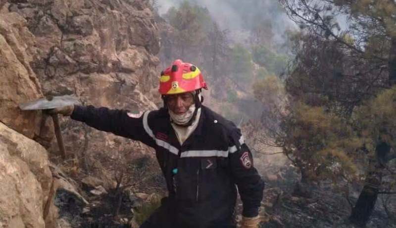 سطيف.. الحماية المدنية تستأنف إخماد مخلفات حريق جبل بوطالب