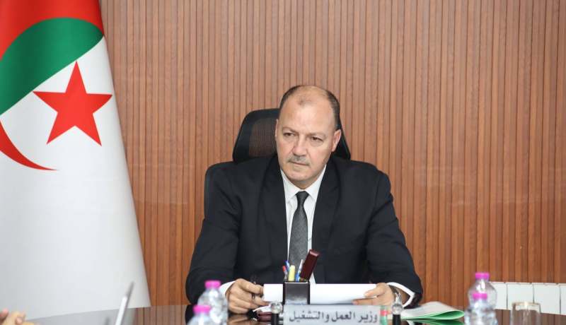 وزير العمل يأمر بفتح مراكز “كناس” يوم السبت