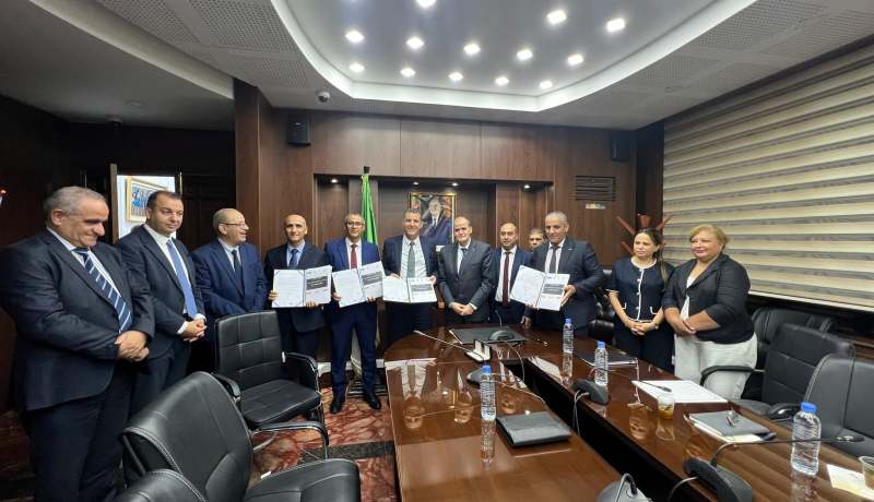 توقيع اتفاقيتي تعاون بين وزارة التجارة الخارجية والاتحاد الجزائري لشركات التأمين