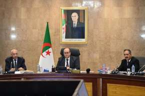 الوزير الأول يترأس اجتماعا للحكومة