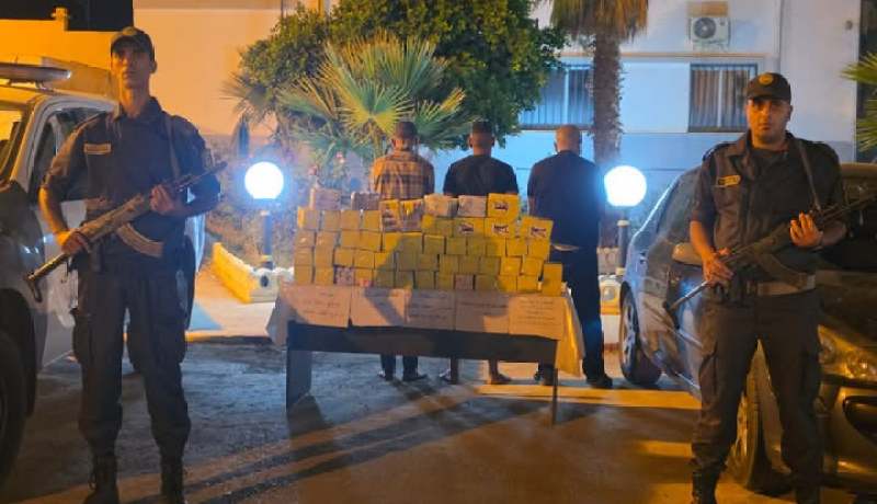جمارك تلمسان تحجز أزيد من 45 كغ كيف وبندقية مضخية