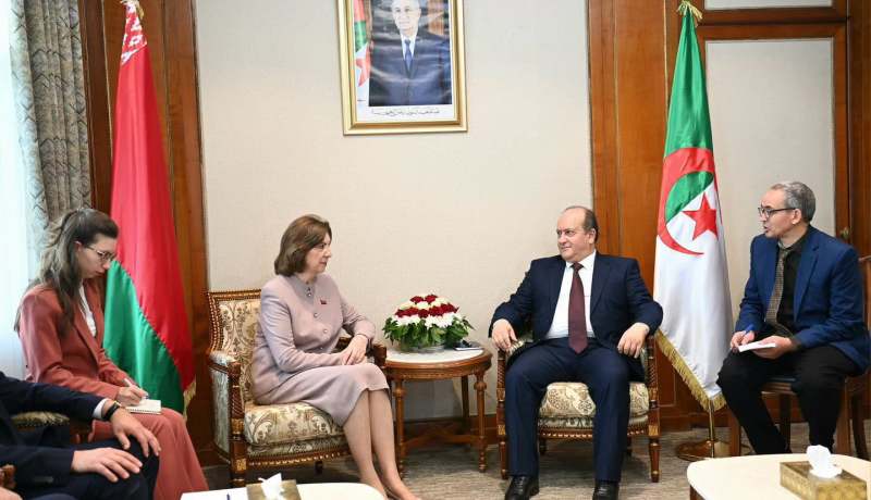 الوزير الأول يجري محادثات مع رئيسة مجلس الجمعية الوطنية لجمهورية بيلاروس