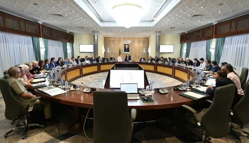 الوزير الأول ينصّب لجنة وزارية لإعداد معايير جديدة للسكن بالمناطق الغابية