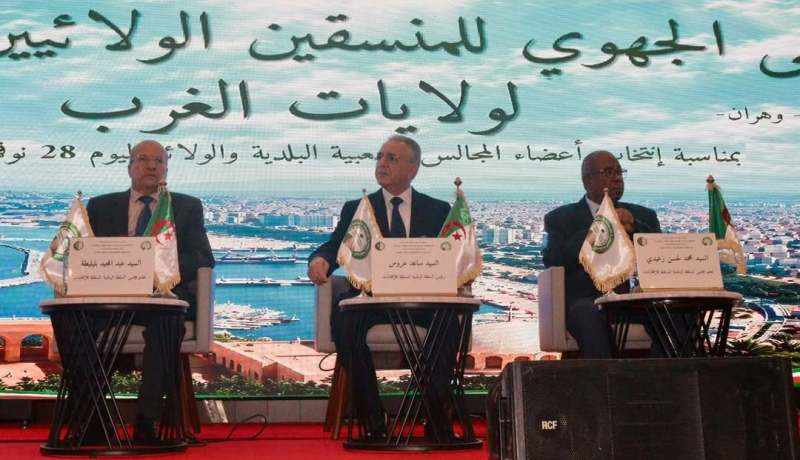 عروس يشرف على أشغال لقاء جهوي بوهران