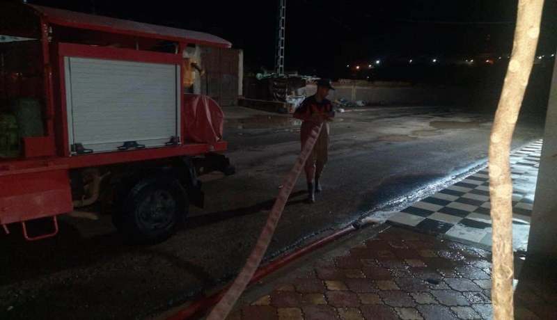 تقلبات جوية.. انقاذ شخص كان محاصراً بالمياه داخل سيارته بجانت