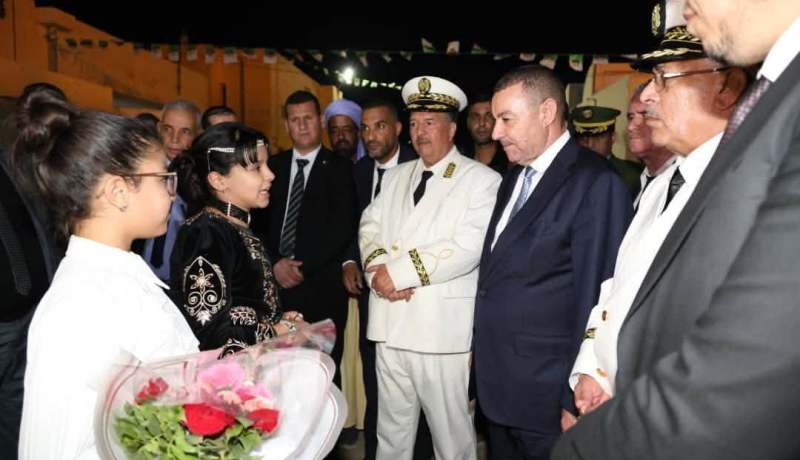 وزير الداخلية يشرف على تنصيب حميد خلفان والياً لقصر البخاري