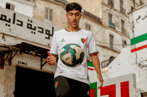 بالصور.. “العميد” يستعرض قميصه الجديد