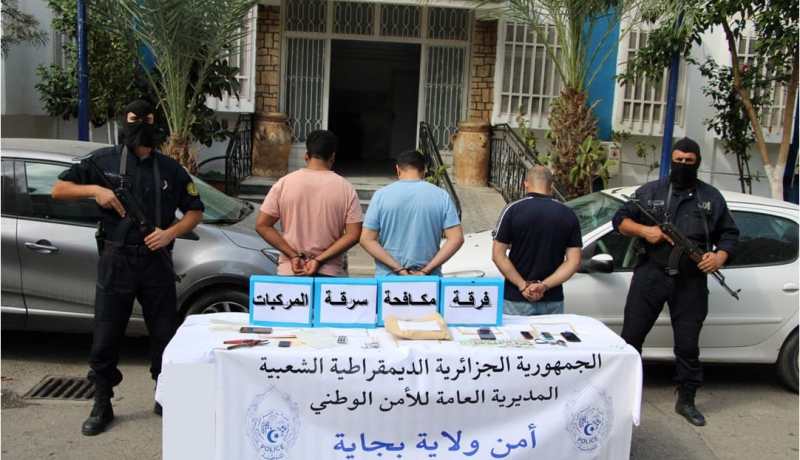 بجاية: الإطاحة بشبكة إجرامية مختصة في سرقة السيارات باستعمال أداة “الريشة”