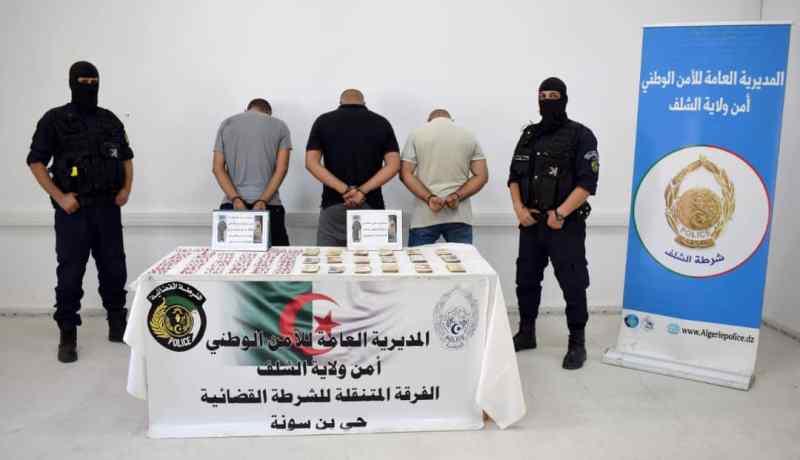 شرطة الشلف تفكك شبكة لترويج المؤثرات العقلية وتحجز 600 كبسولة و94 مليون سنتيم