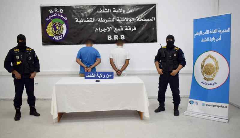شرطة الشلف توقف شخصين بسبب بث مباشر تضمن إساءات للأجهزة الأمنية والمبلغين عن الجرائم